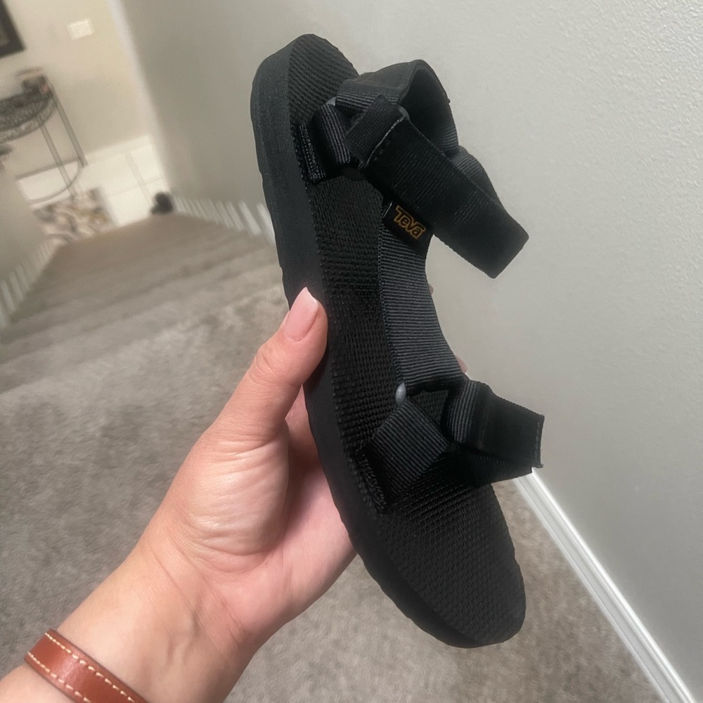 Used like new. Wore once.